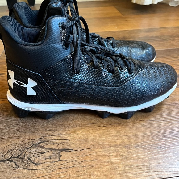 Almost new Under Amour cleats - Picture 2 of 4